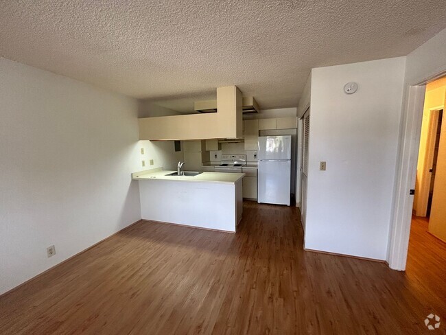 Building Photo - Waipio Townhouse 1-BR, 1-BA