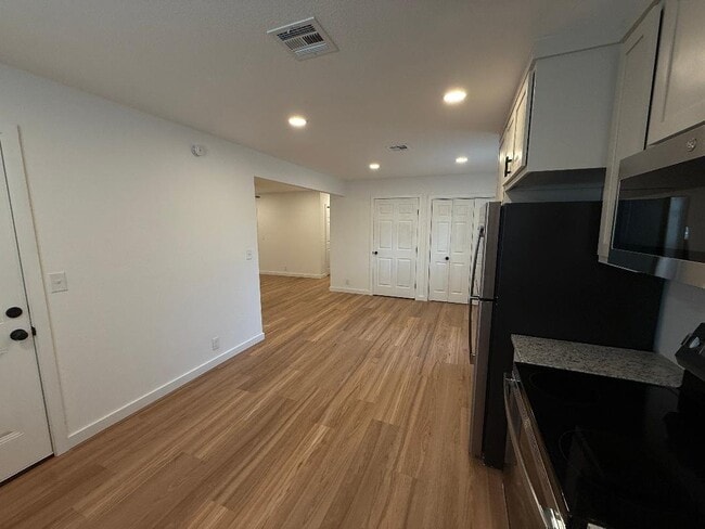1813 W Union Pl