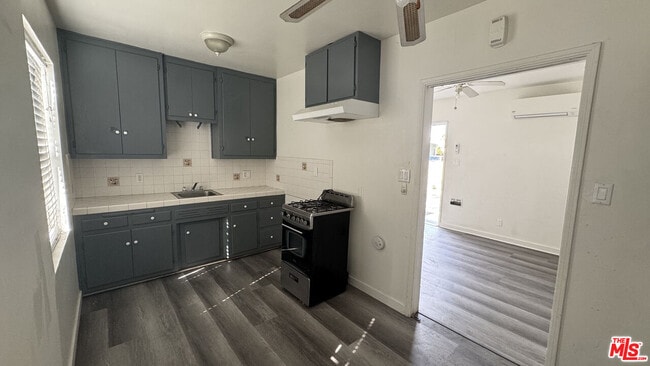 Photo - 9601 Alexander Ave