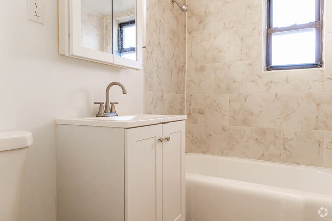 1BR, 1BA - 1,000SF - Bathroom