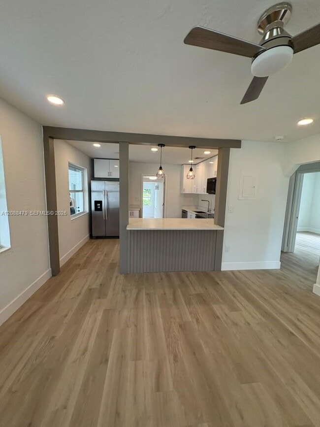 825 S 28th Ave