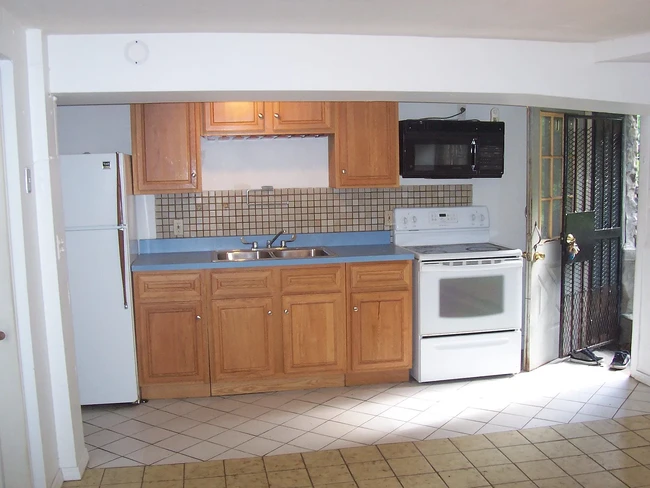 Building Photo - 688 Parker St Rental