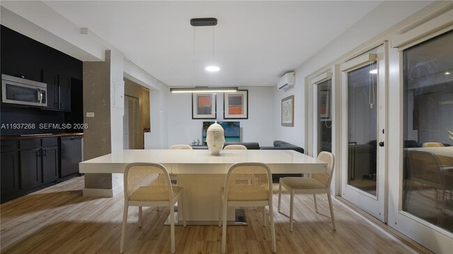 Building Photo - 1645 NE 9th Ave Unit 2