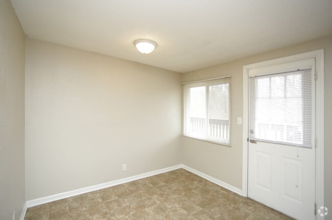 3BR, 1.5BA - 1100 SF