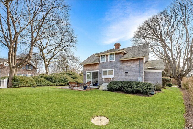 1 Village Ln