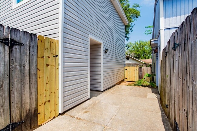 Building Photo - 6908 Weatherwood Pl Rental
