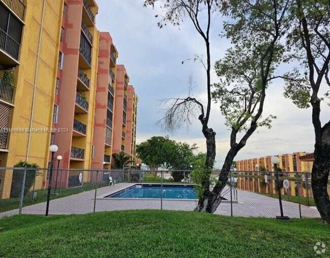 Building Photo - 4801 NW 7th St Unit 102-16 Rental