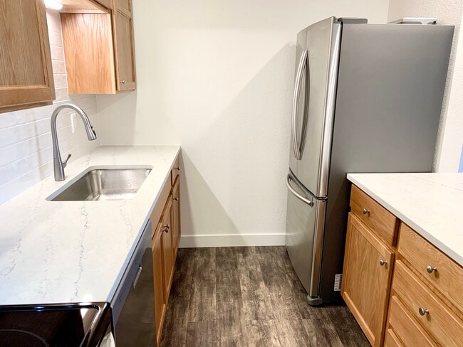 Photo - 2020 W Plum St