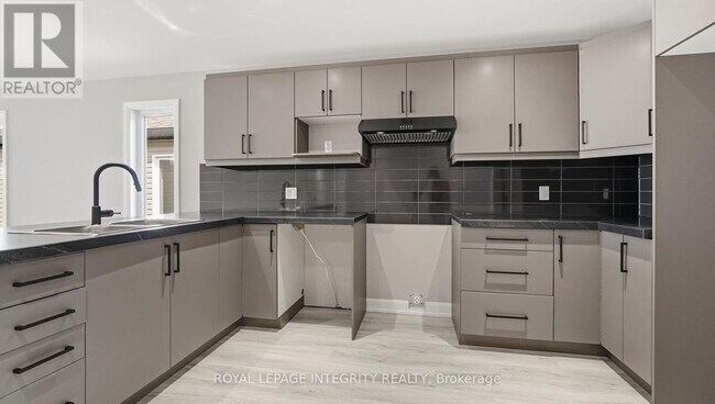 Photo - 1229 Montblanc Cres