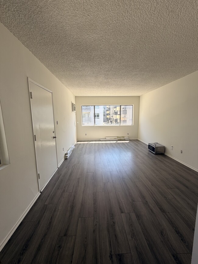 5019 Klump Ave Unit Front view