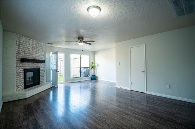 Photo - 512 Birdsong Dr