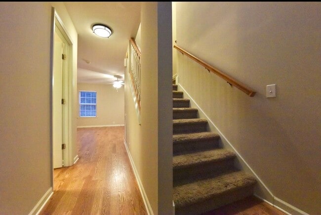 Photo - 924 Sandstone Ln