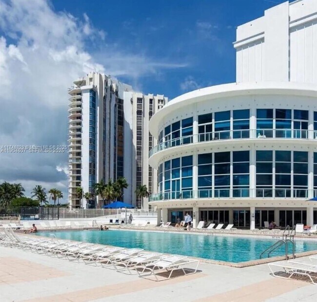 5445 Collins Ave Unit 617
