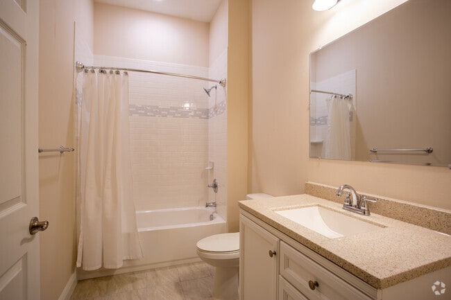 2BR, 2BA w/ Den - 1,470 SF Cotee - 1st Bathroom