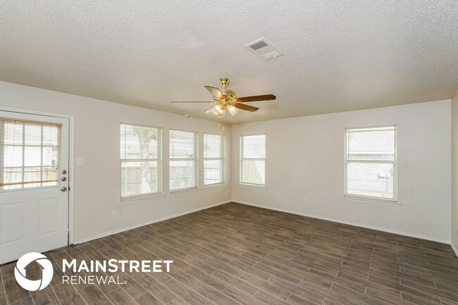 Photo - 605 Snapdragon Ln