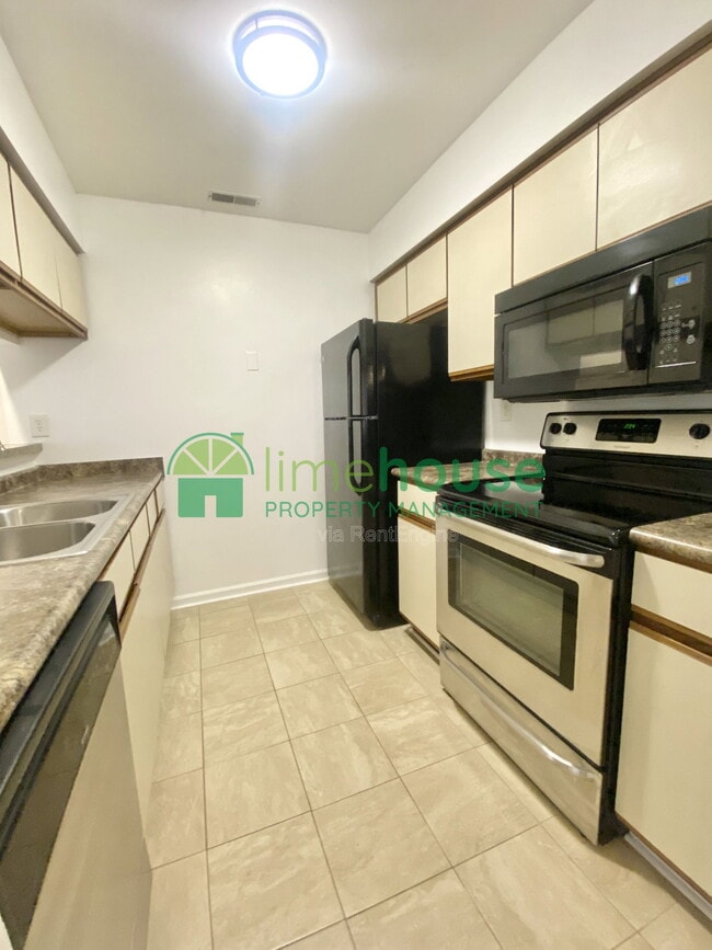 Photo - 905 St Andrews Reach Unit B