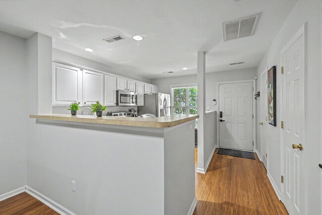 Photo - 549 Tayrn Dr