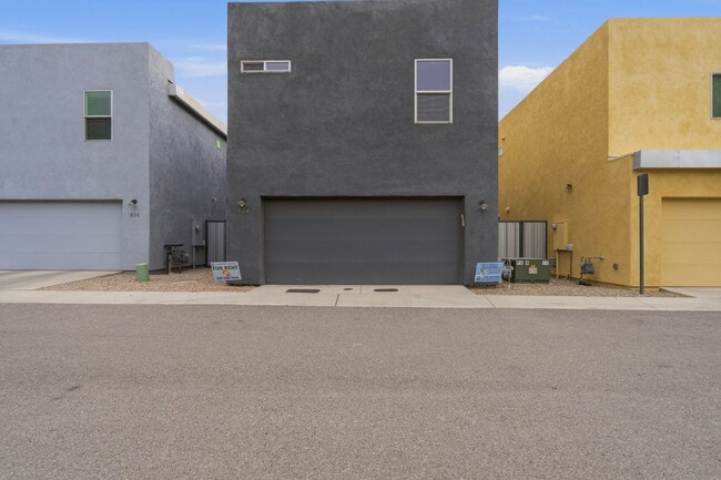 Building Photo - 826 E Millenium Ct