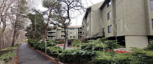 Beautifully remodeled huge 2 bedroom 2 bath with large balcony on the river!