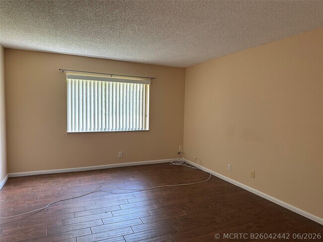 Photo - 310 Racquet Club Rd Unit 103