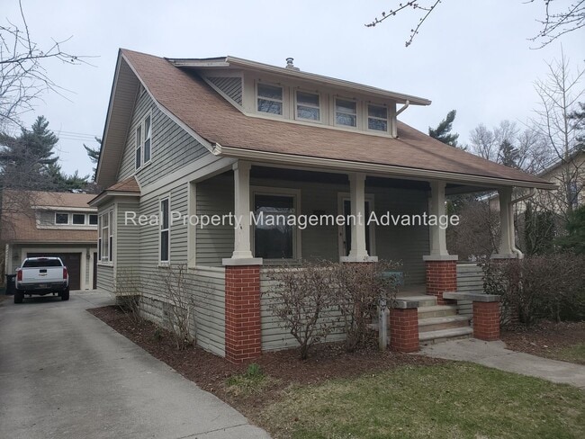 Craftsman Style, Modern Amenities Steps fr... - Craftsman Style, Modern Amenities Steps fr... House