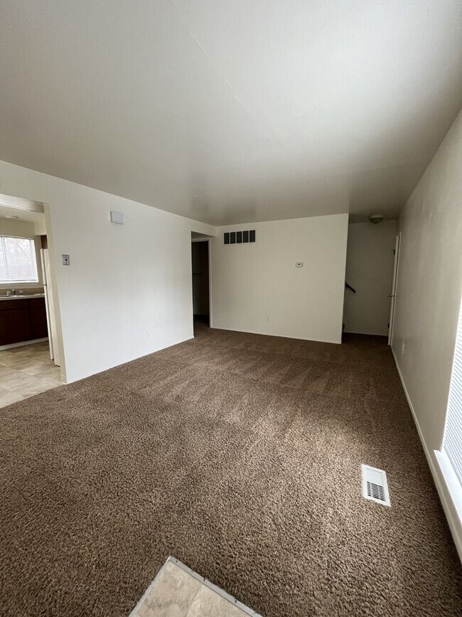 Photo - 118 W Colby Ln