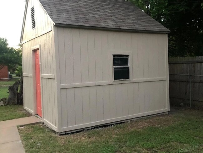 Photo - 1422 Laurel Ln