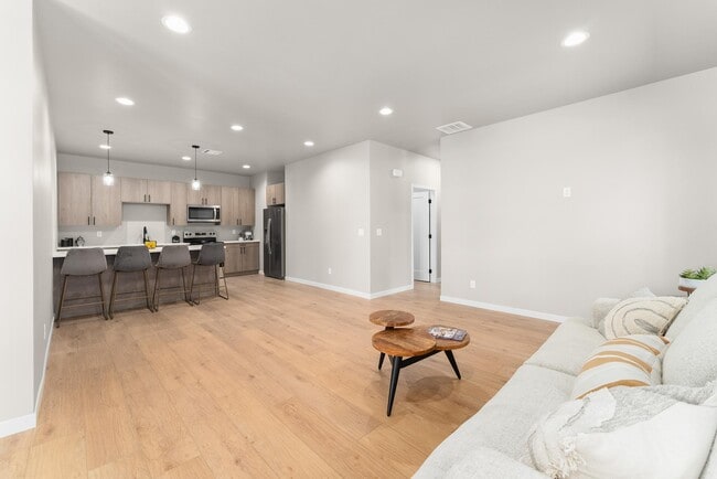 Photo - 529 Oxford Ave