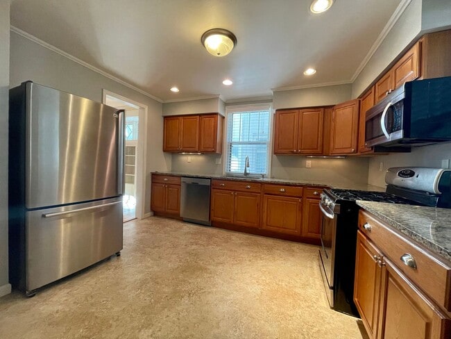 Photo - Beautiful 4 Bedroom 2 Bathroom Home in South Minneapolis!