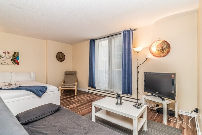 Building Photo - 1245 Rue Saint-Dominique