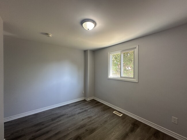 Photo - Adelaide Ave W - Lower Unité 2