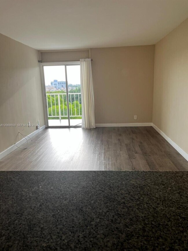 4550 NW 9th St Unit 701E