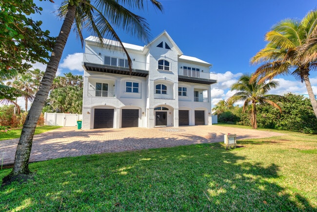 Building Photo - 5064 S Highway A1A Unit Across from the beach