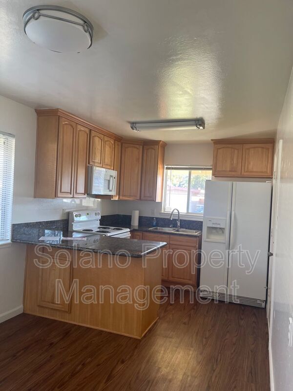 Photo - 579 Fir St