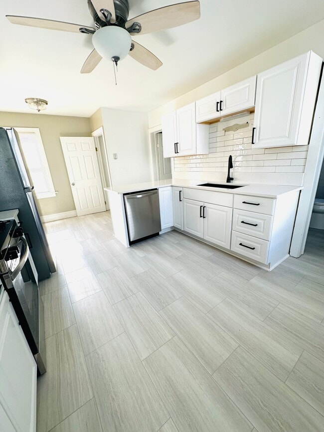 Photo - 310 W Scott St