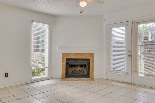 Photo - 9825 Walnut St Apartamento Unidad M103