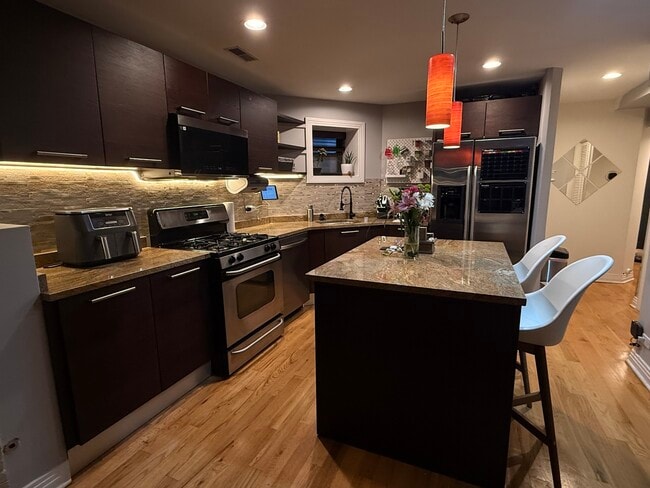 Photo - 809 W Bradley Pl