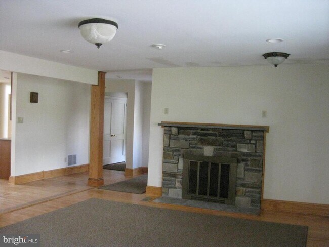 Photo - 708 Conestoga Rd