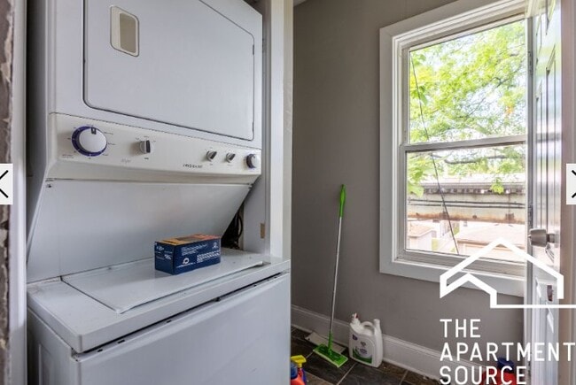 Photo - 1318 W Roscoe St Unit 4