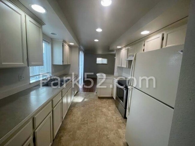 Photo - 4 Bedroom 2.5 Bathroom Single Family Home in Tacoma!