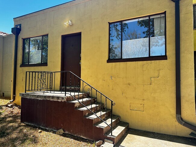 Building Photo - 2035 E 18th Ave