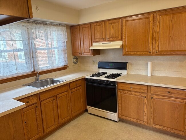 Photo - 1356 Roosevelt Ave Unidad 2nd floor