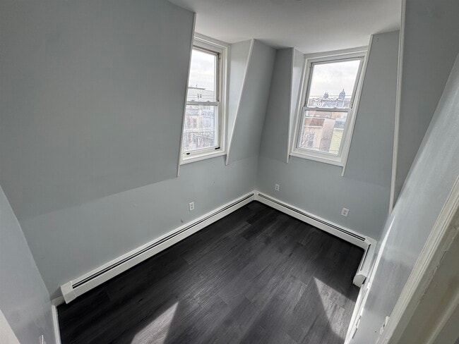 Building Photo - 720 27th St Unit 4