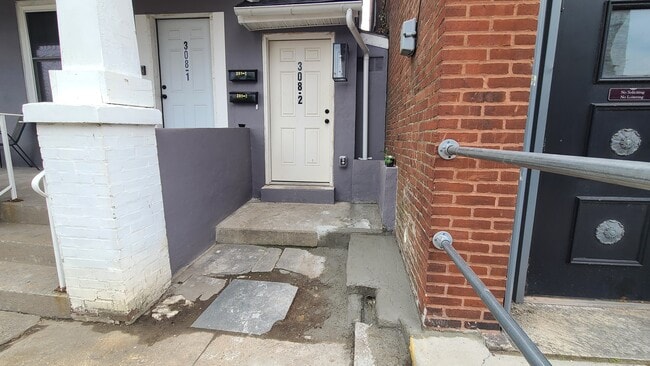 Front entrance to 2nd floor apt - 308 King St Unit Apartment #2(2nd and 3rd)