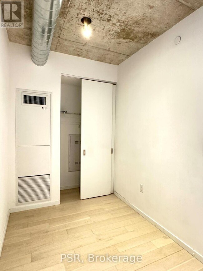 Photo - 21 Lawren Harris Square Unité 510