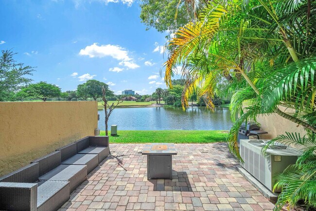 Photo - 740 E Coco Plum Cir