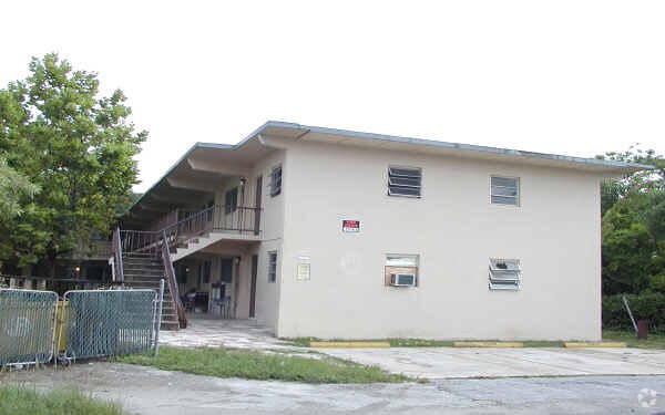 Photo - 700 NW 10th Ter Apartments