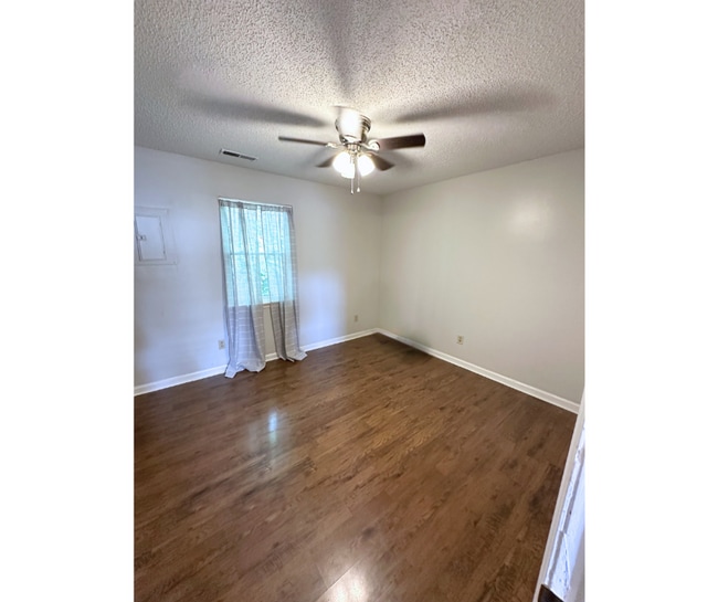 Photo - 2018 Blythe Ave SE