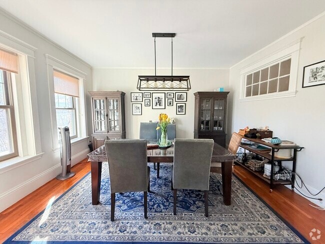 Building Photo - 1584 Beacon St Unit 1 Rental