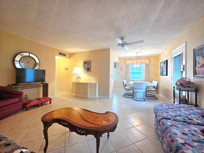 Photo - 719 Flanders Dr